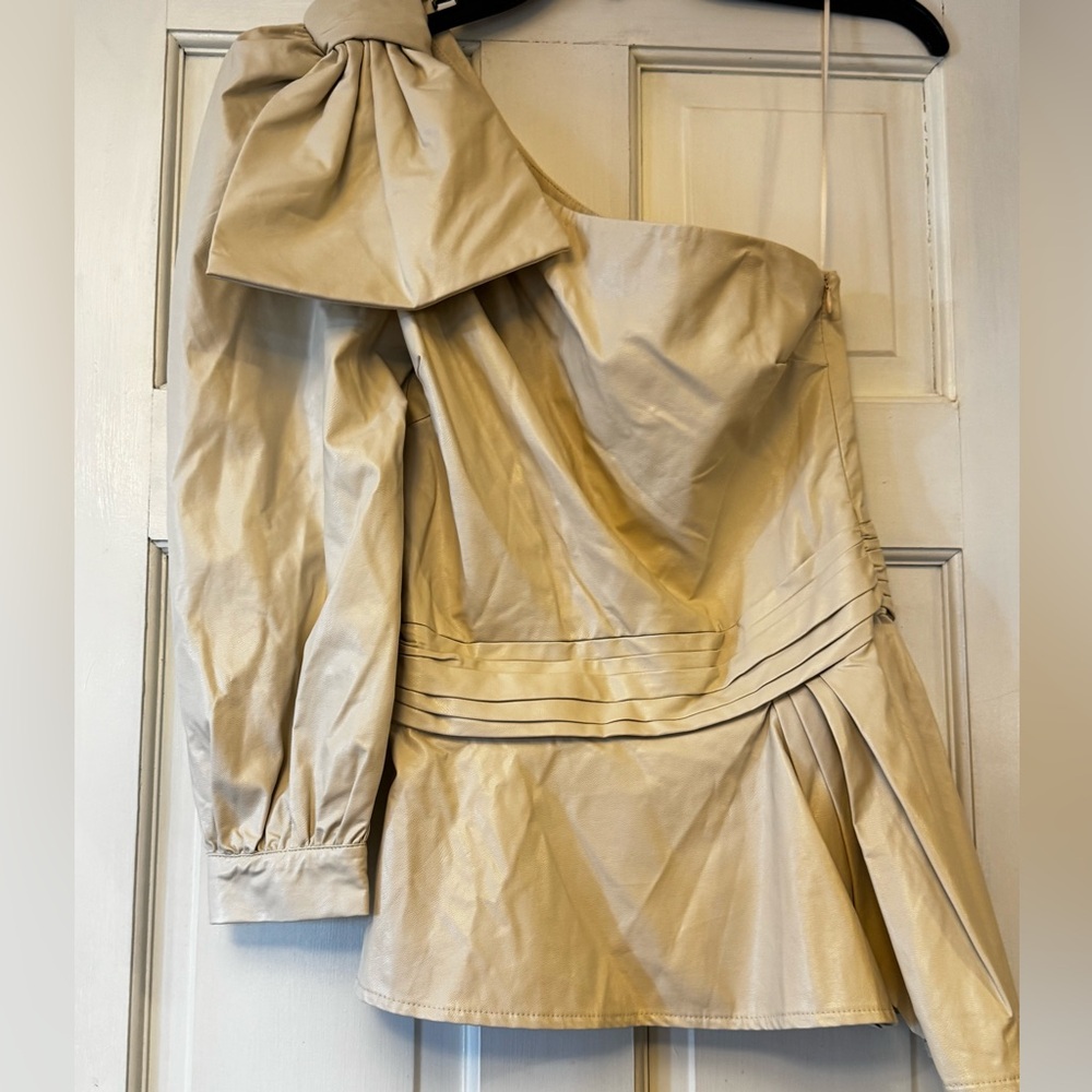 Karlie Beige One-Shoulder Blouse with‎ Bow